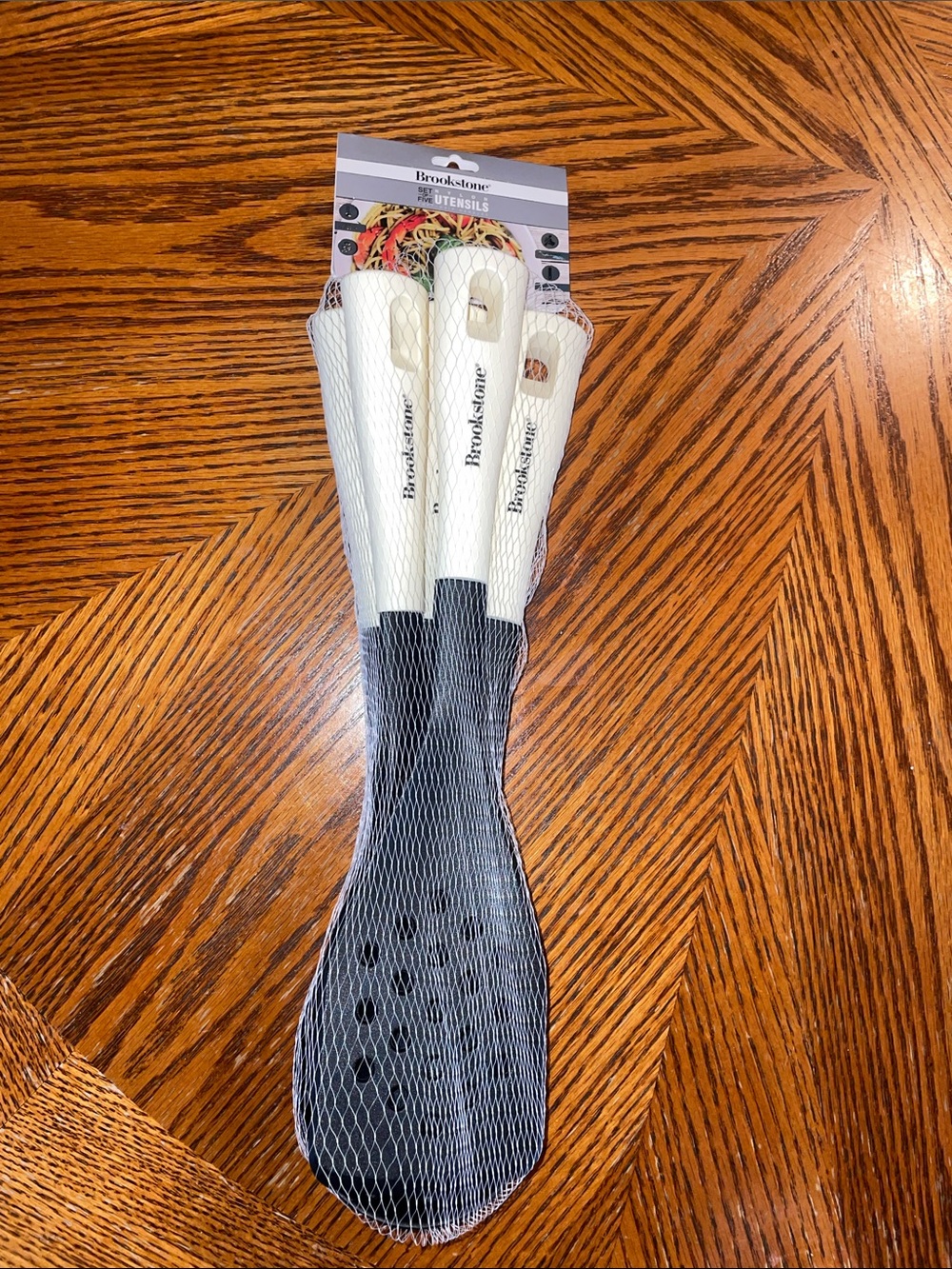 Brookstone 5-piece nylon utensil set